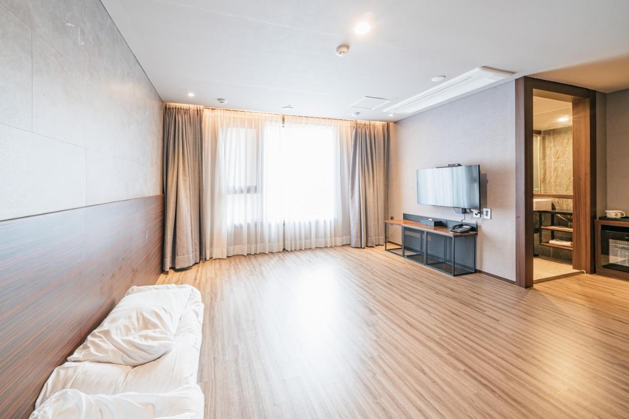 Hotel With City Jeju Exterior photo
