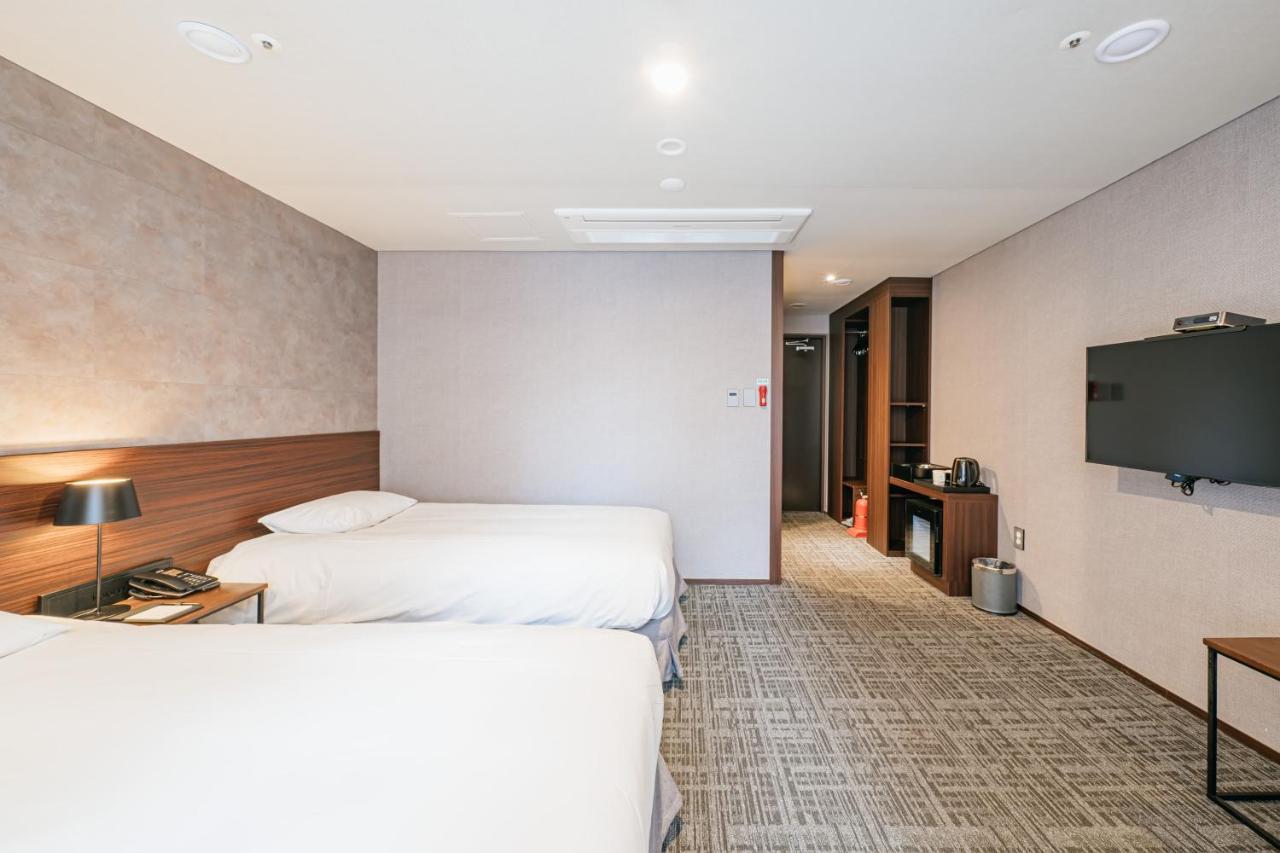 Hotel With City Jeju Exterior photo